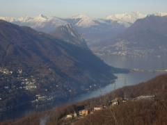 Il lago di Lugano e le Alpi fotografate a fine Dicembre dal Monte Orsa