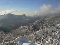 Il Monte Poncione (al centro), fotografato in Inverno dal versante Sud del Monte Piambello (Rocce Rosse)