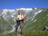 Alle mie spalle il Piz Medel (3211 m.) ed il circo del Pian Geirtt (Alpi Lepontine)